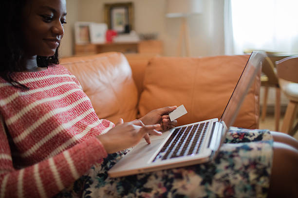 istock On-line shopping from home 542686542