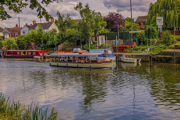 evesham - grass church flood landscape imagens e fotografias de stock