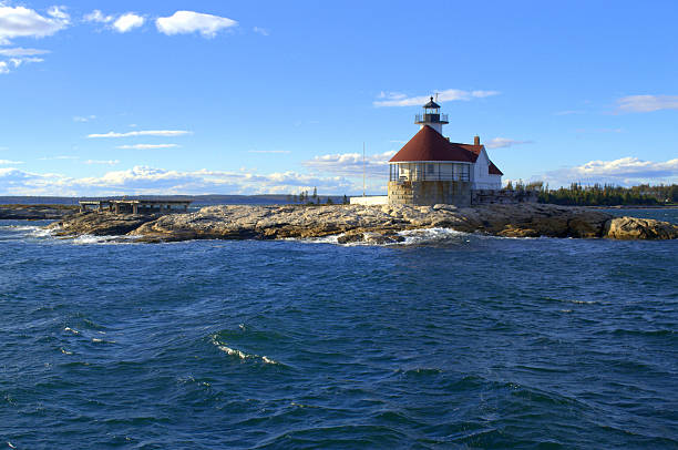 il faro di cuckolds, maine usa - pemaquid peninsula sea maine coastline foto e immagini stock