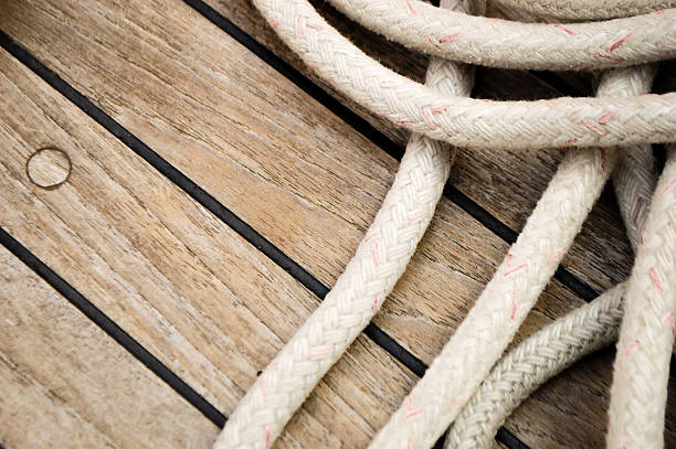corda de amarração  - jetty old wood obsolete - fotografias e filmes do acervo