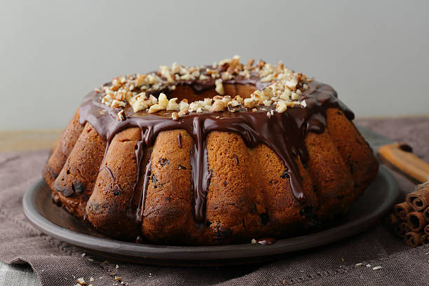 pastel bundt con chocolate - chocolate bundt cake fotografías e imágenes de stock