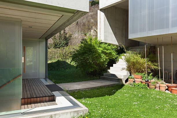 istock concrete house, exterior 542718176