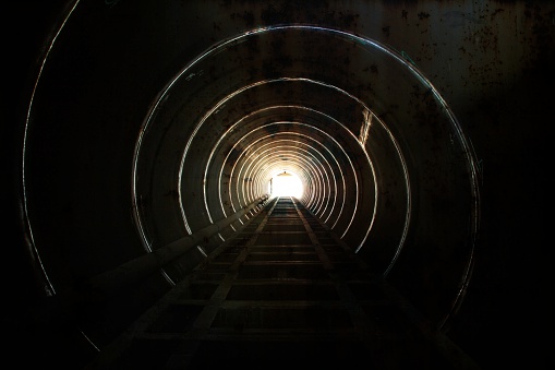 Iluminación en el túnel. photo