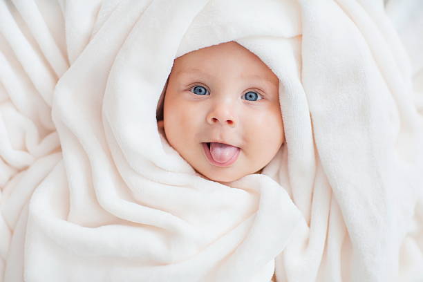 Bambino con asciugamano - foto stock