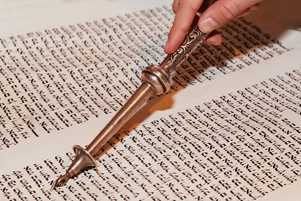 istock Jewish man dressed in ritual clothing 542726306
