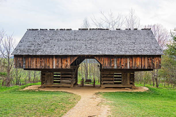 istock Tipton Place Barn  At Cades Cove 542791780