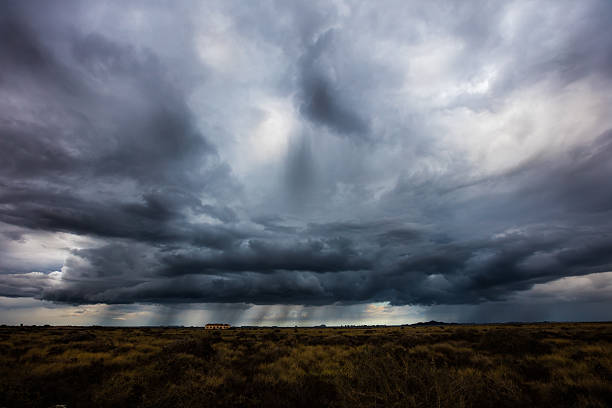 antes de la tempestad - cloud cloudscape above pattern fotografías e imágenes de stock