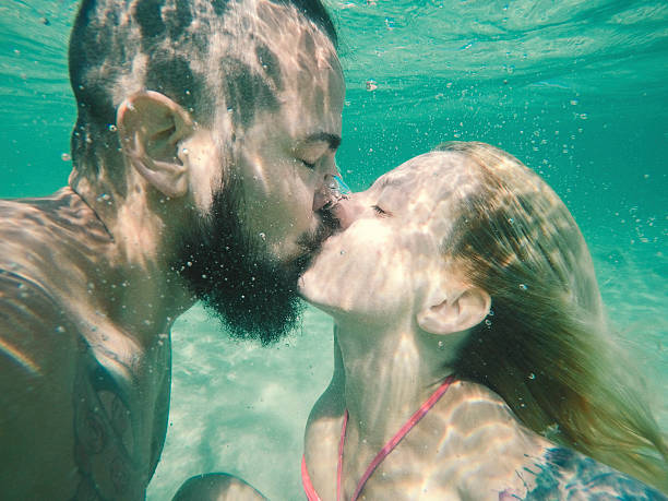 Underwater Kiss Stock Photo - Download Image Now - Beach, Couple -  Relationship, Hipster Culture - iStock