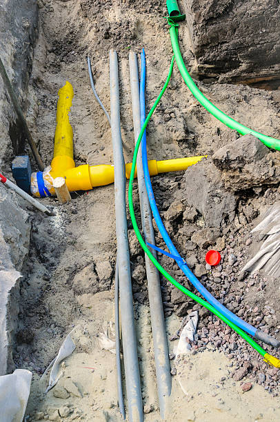 istock Mounting of underground cables and pipes in a housing project 542801470