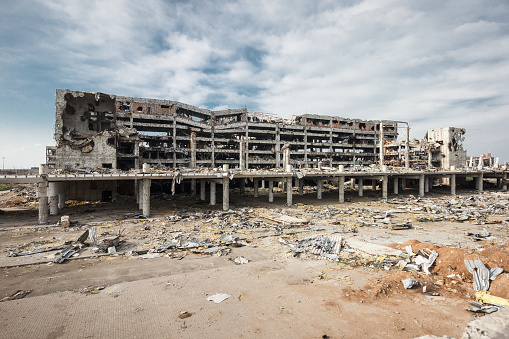 Vista gran angular de las ruinas del aeropuerto de Donetsk photo