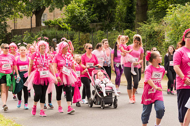 인종...에 대한 life-자선 달리기 대회 - breast cancer walk 뉴스 사진 이미지