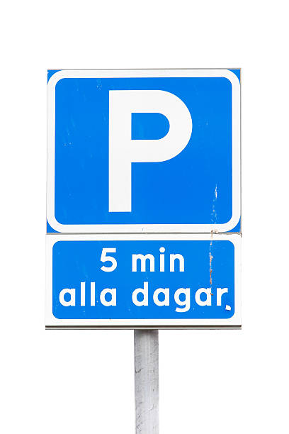 parken erlaubt 5 minuten - letter p parking sign parking lot sweden stock-fotos und bilder