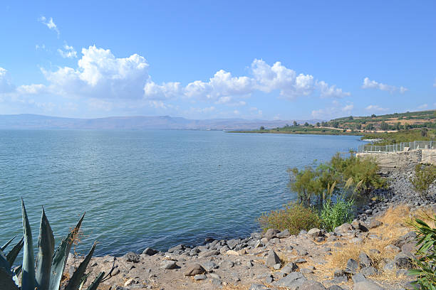 галилейский берег - lake tiberius стоковые фото и изображения