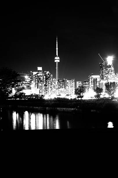 istock The Toronto Skyline As The Sun Sets 542821470