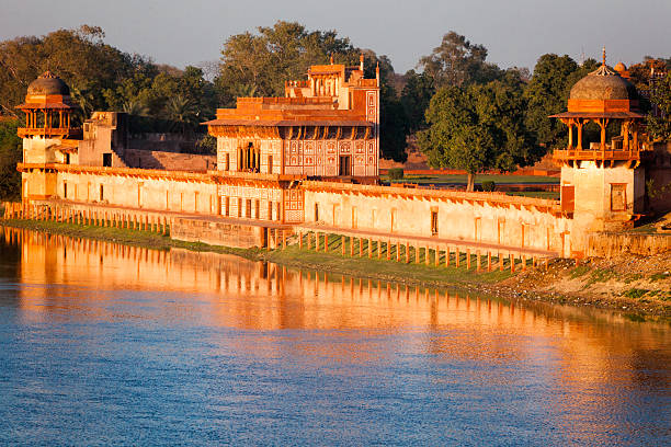 istock Tomb of I'timad-ud-Daulah in Agra, India 542821722