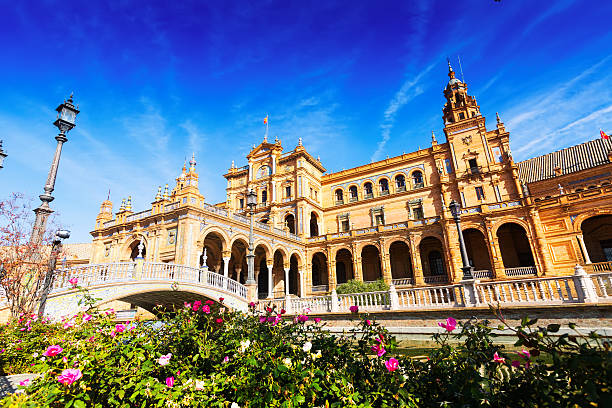 istock Wide angle shot of central building at Plaza de Espana 542822628