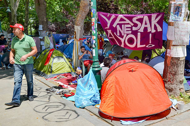 parque taksim gezi o tipo que forma alguma configurar tendas - protest turkey istanbul europe imagens e fotografias de stock