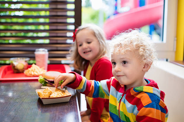 istock Children in a fast food restaurant 542837000