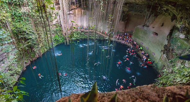 Cenote Ik Kil -Yucatan-México - foto de stock