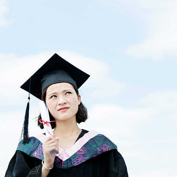 istock Beautiful asian graduate 542930322