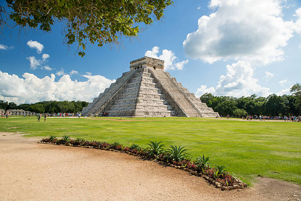 Chichen Itza - Yucatan - Mexico Chichen Itza was one of the largest Maya cities, and today is visited for thousand of  tourists every day. It is one of New7Wonders of the World. chichen itza stock pictures, royalty-free photos & images