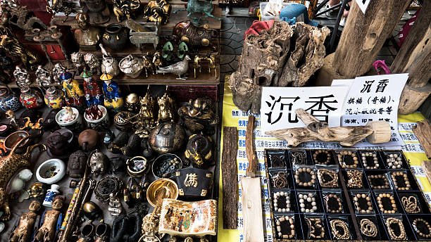 istock Panjiayuan market 2 542936870