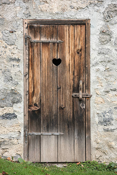 Middle Ages Wooden Door, Outhouse Medieval Wooden Door. Nikon D810. Converted from RAW. Outhouse stock pictures, royalty-free photos & images