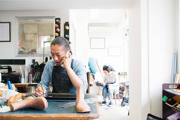 istock Craftsman talking on the phone 542943488