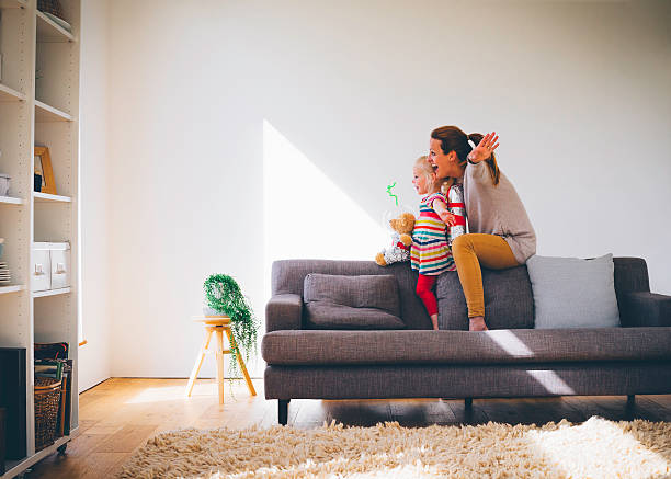 vamos a fingir! - living room people joy happiness fotografías e imágenes de stock