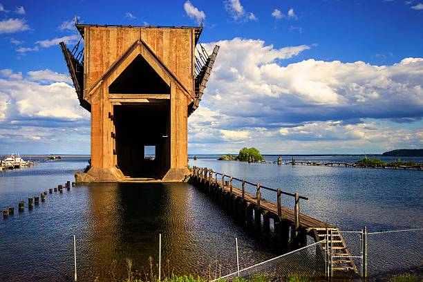istock Abandoned Marquette Michigan Iron Ore Docks 542946282