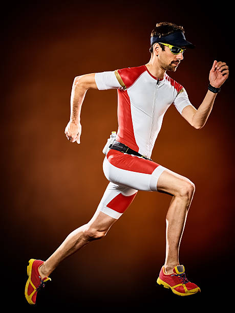 uomo corridore che corre triathlon ironman isolato - jogging ironman triathalon triathlon ironman foto e immagini stock