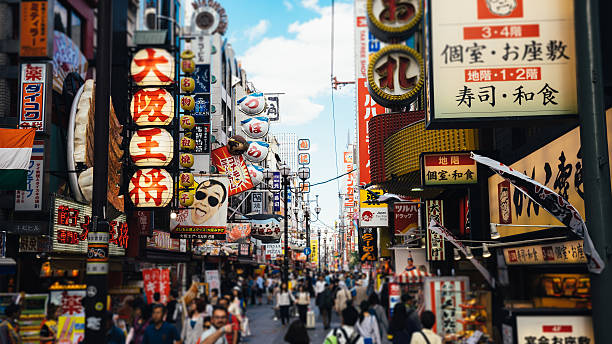 namba ulicy w dzielnicy osaka, japonia - chūō zdjęcia i obrazy z banku zdjęć