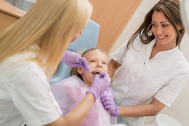 istock Little Girl At The Dentist 542970806