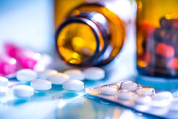 医薬品 - pill medicine capsule excess ストックフォトと画像