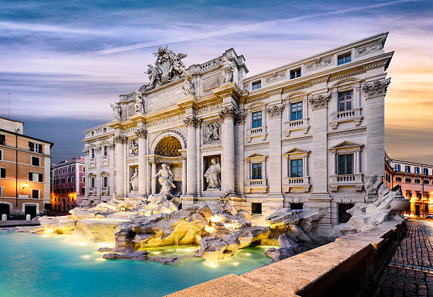 fountain di trevi, em roma, itália - trevi fountain rome fountain monument - fotografias e filmes do acervo