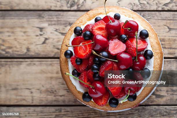 Frischer Erdbeerkuchen Hausgemachte Traditionelle Gourmet Süße Dessert Backwaren Stockfoto und mehr Bilder von Kuchen