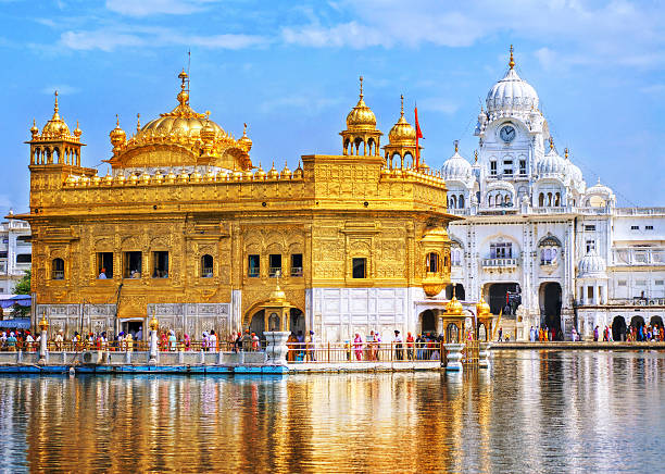 templo dorado, el santuario principal de los sijs, amritsar, india - templo dorado fotografías e imágenes de stock