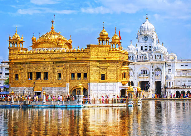 templo dourado, o principal santuário dos sikhs, amritsar, índia - amristar - fotografias e filmes do acervo