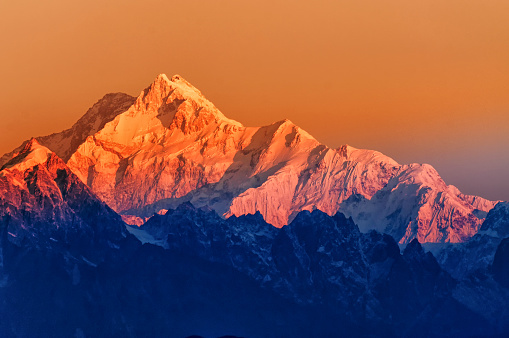 Amanecer en Montaje de Kanchenjugha, en la madrugada, Sikkim photo
