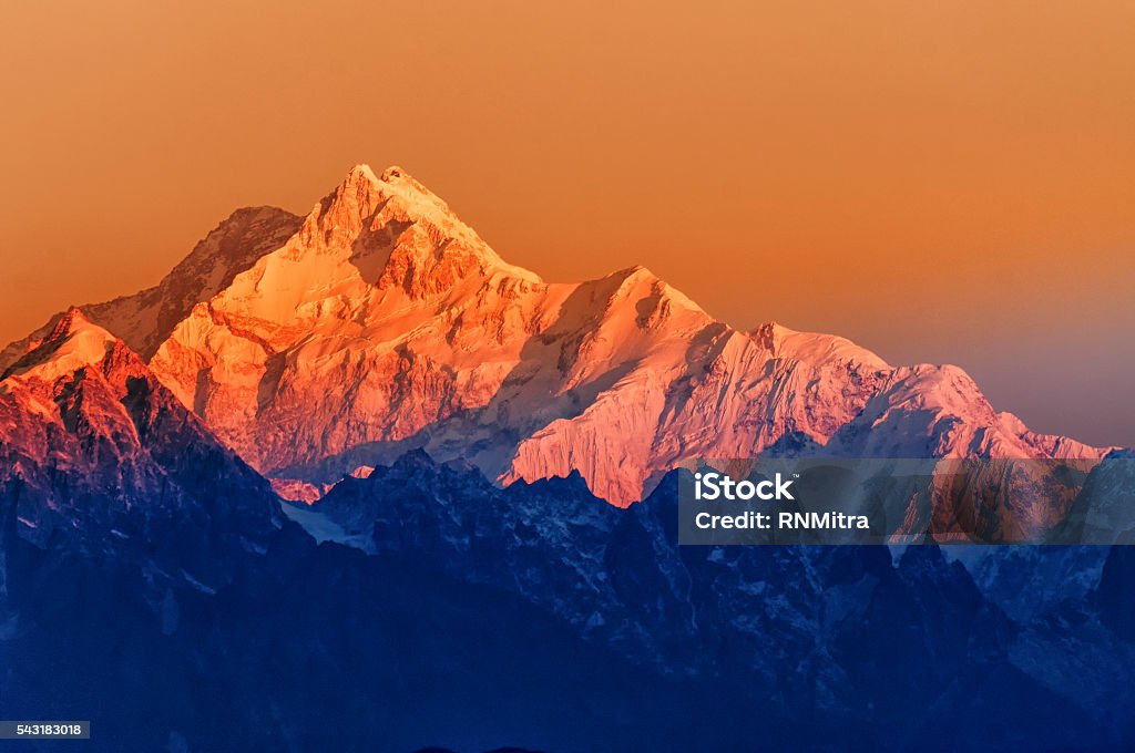 Alba sul Monte Kanchenjugha, all'alba, Sikkim - Foto stock royalty-free di Montagna
