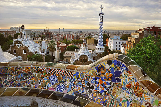 parque guell - mosaic tile antonio gaudi art imagens e fotografias de stock