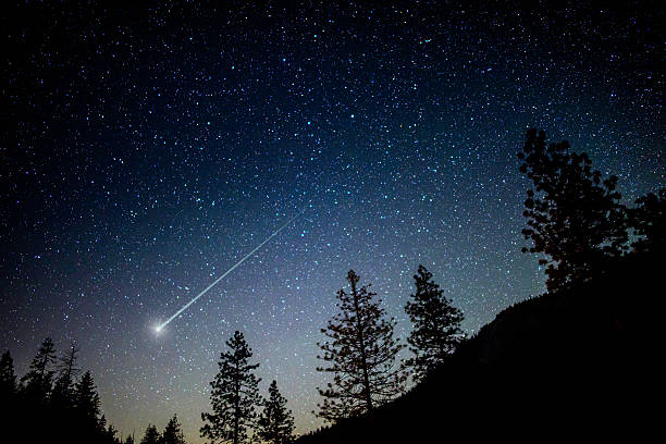 notte stellata - meteora foto e immagini stock