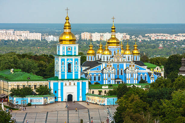 st. michael's golden-monastero cupola  - kyiv orthodox church dome monastery foto e immagini stock