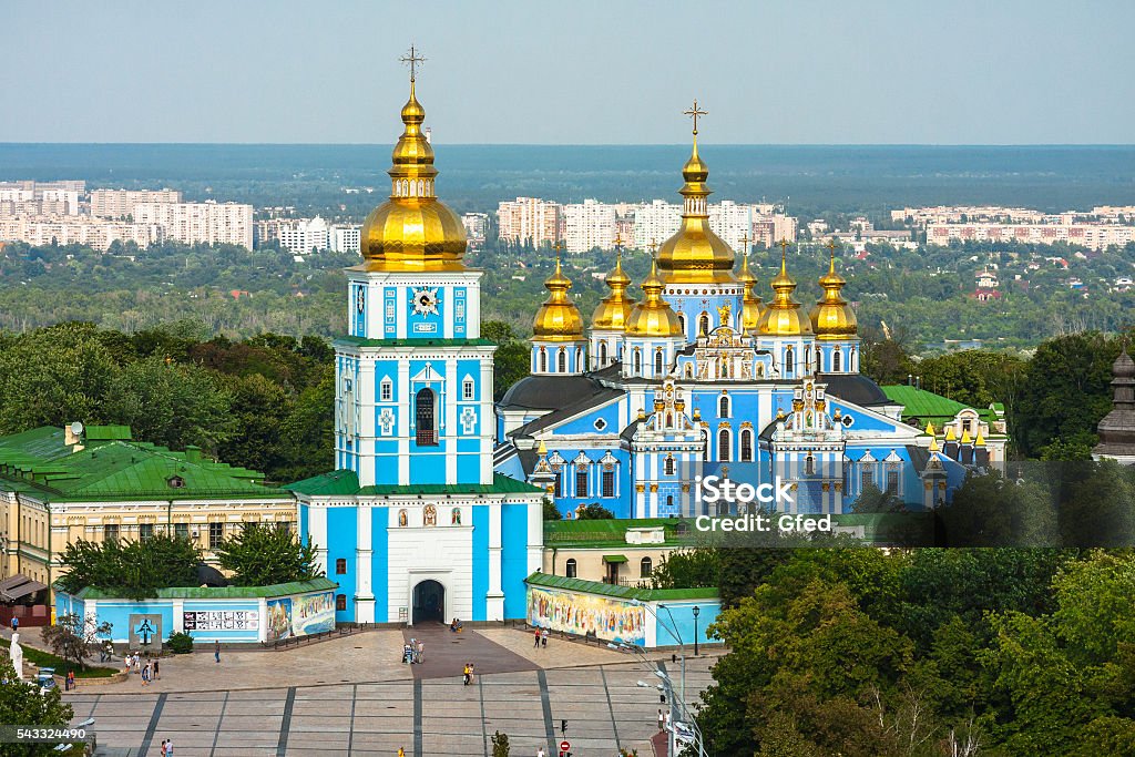 St. Michael's Golden-Mosteiro cúpula  - Foto de stock de Kiev royalty-free