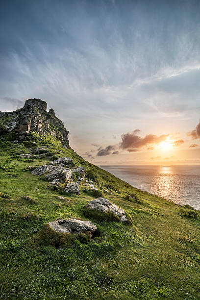 hermosa puesta de sol imagen de paisaje del valle de las rocas - exmoor national park fotografías e imágenes de stock