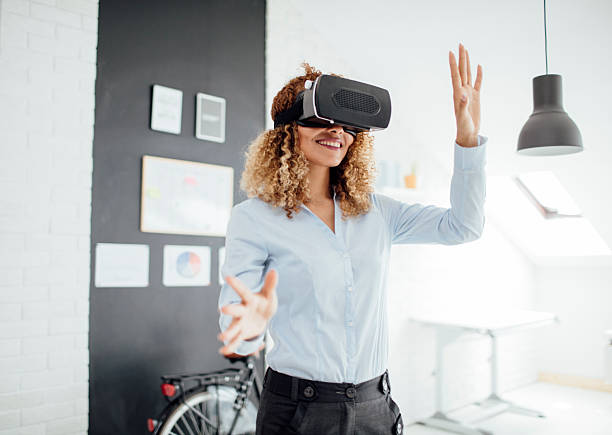 istock Latina Businesswoman Using Her Virtual Reality Glasses. 543351968
