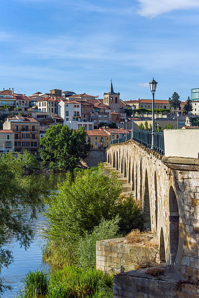istock Stone bridge over Duero river. Zamora, Castilla y Leon, Spain. 543355006