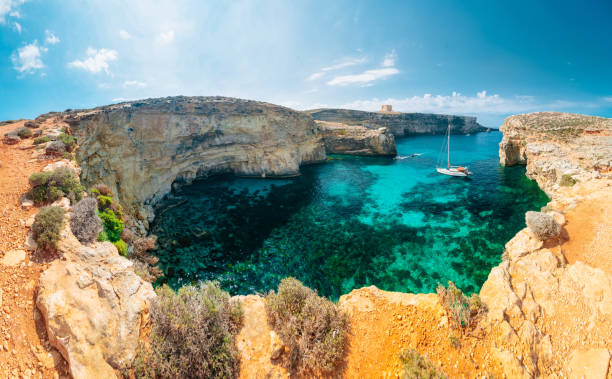 lagoa de cristal, comino-malta - lagoon tranquil scene sea water imagens e fotografias de stock