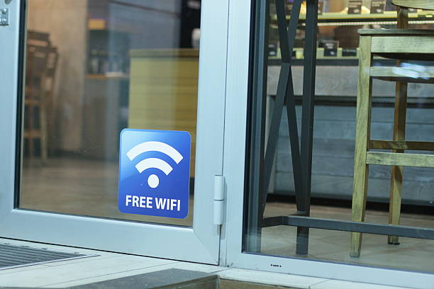 istock Sign for free wifi 543471498