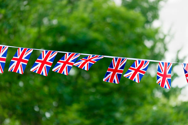 drapeau britannique buntin - fête de rue photos et images de collection